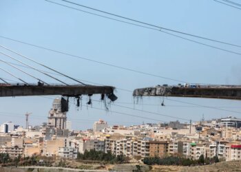 Trump threatens to destroy Iran’s bridges and energy crops: Is {that a} struggle crime?