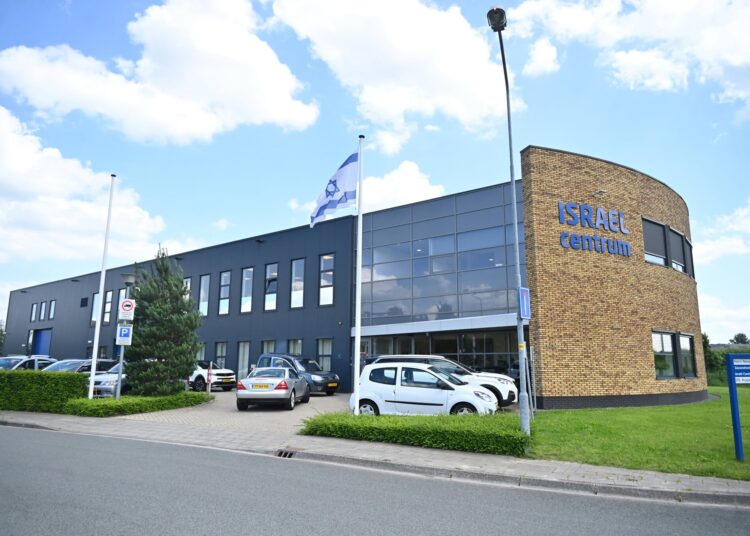 Explosion hits Christian pro-Israel middle within the Netherlands Explosion hits Christian pro-Israel middle within the Netherlands