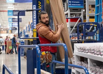 Lowe’s CEO says AI nonetheless cannot climb a ladder regardless of 0M funding in AI instruments