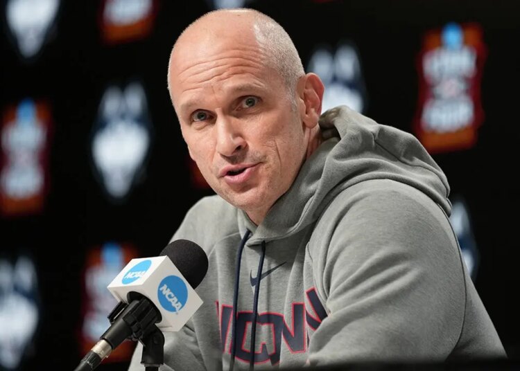 UConn coach’s spouse blasts St John’s followers