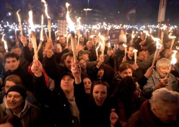 Orbán and Magyar in ultimate push for votes on eve of Hungarian ballot
