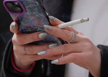 UK passes ban on cigarette purchases for anybody born after 2008