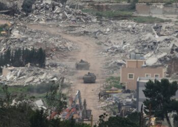 Israel strikes southern Lebanon, killing 4 medics a day after talks in Washington Israel strikes southern Lebanon, killing 4 medics a day after talks in Washington