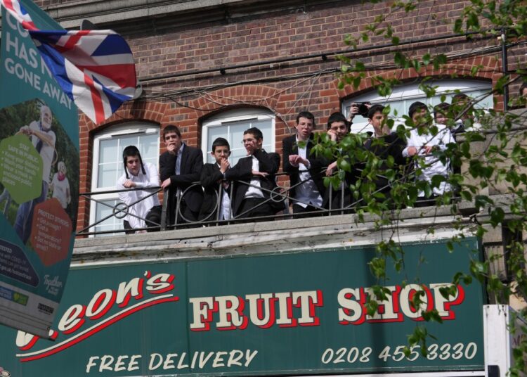 2 are stabbed in a London Jewish neighborhood and a suspect is arrested