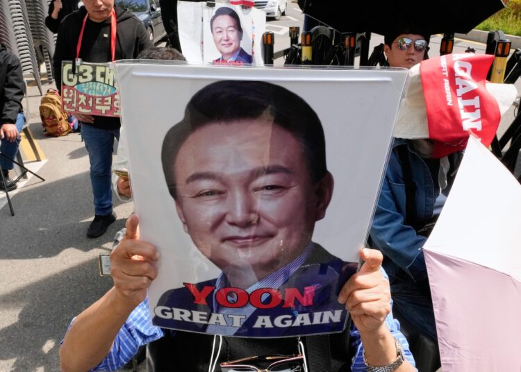 S. Korean courtroom sentences ex-Pres. to 7 years for fees together with resisting arrest