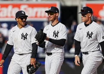 Cody Bellinger makes acrobatic catch in Yankees house opener vs Marlins
