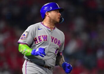 Mets broadcaster needles crew after batter fails to interrupt bat over his knee in frustration