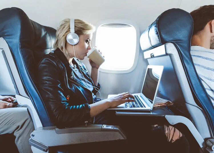 Delta Air Traces cuts drink and snack service on brief flights, sparking debate